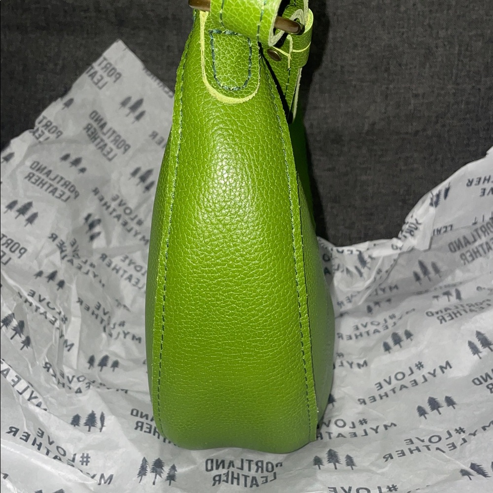 Portland Leather Mantis Classic Nora Shoulder Bag - Picture 6 of 11